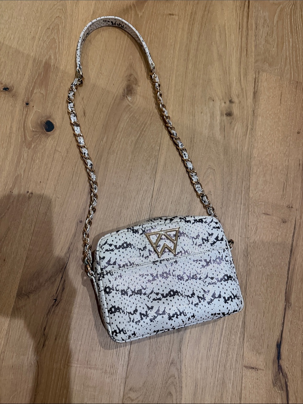 Speckled White Crossbody Bag with Gold Chain Strap